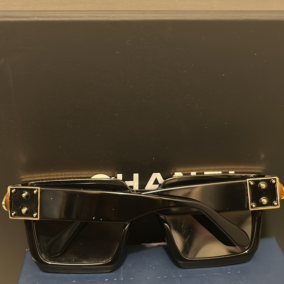 Men’s Louis Vuitton Sun Glasses - Picture 2 of 5